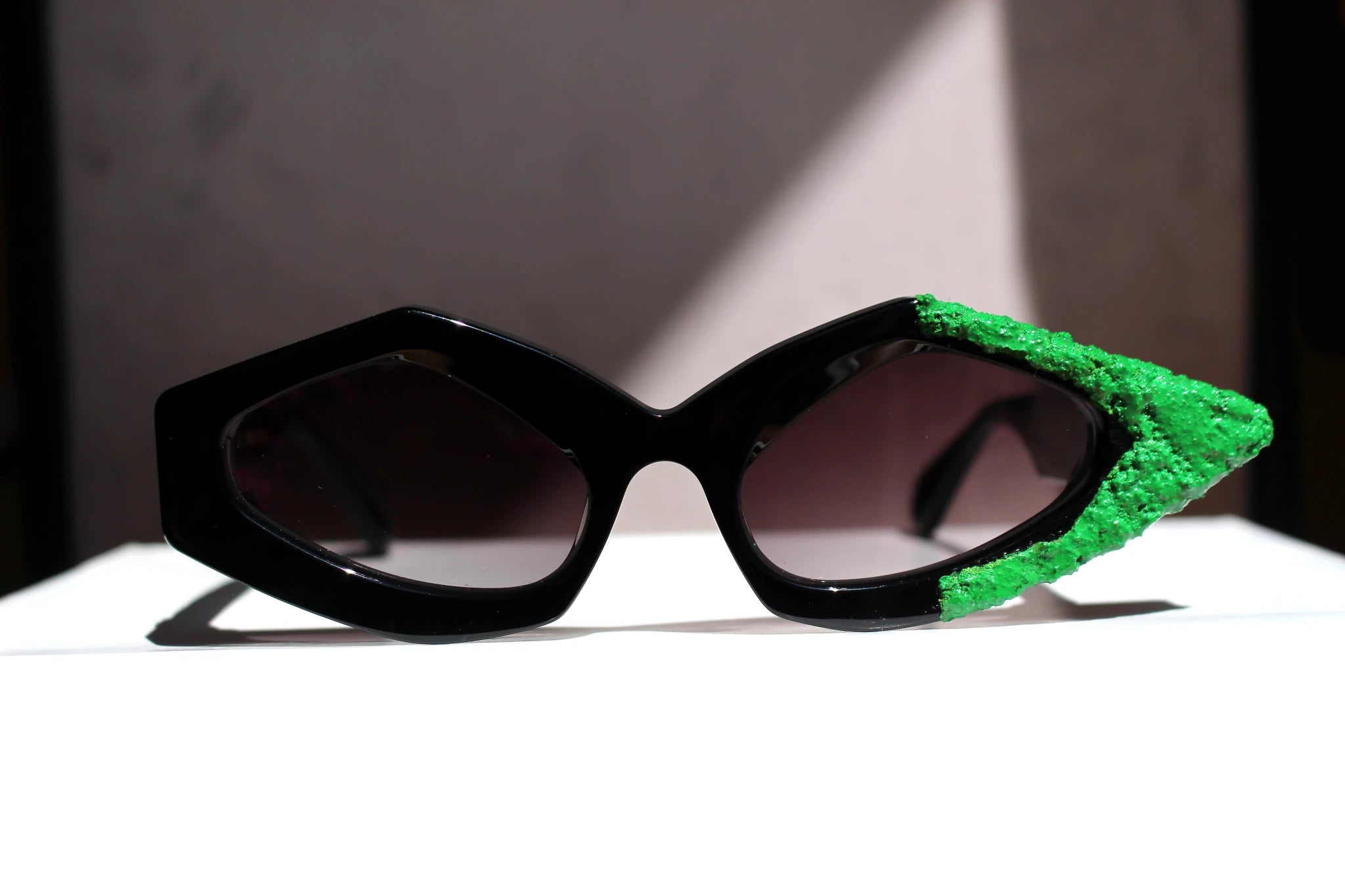 ART GREEN MATTER occhiale con installazione d'arte - CLARISSA OLIVERIO ART TO WEAR - CLARISSA OLIVERIO ART TO WEAR