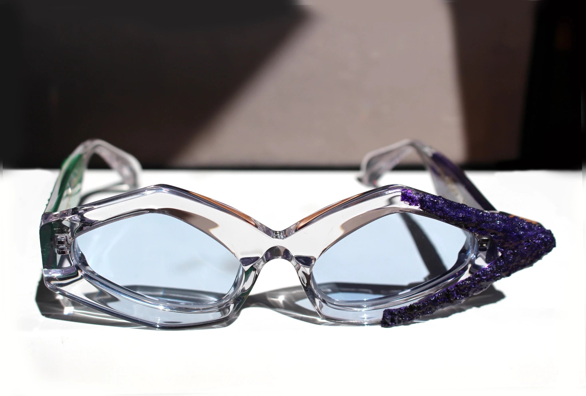 ART VIOLET GREEN MATTER occhiale con installazione d'arte - CLARISSA OLIVERIO ART TO WEAR - CLARISSA OLIVERIO ART TO WEAR