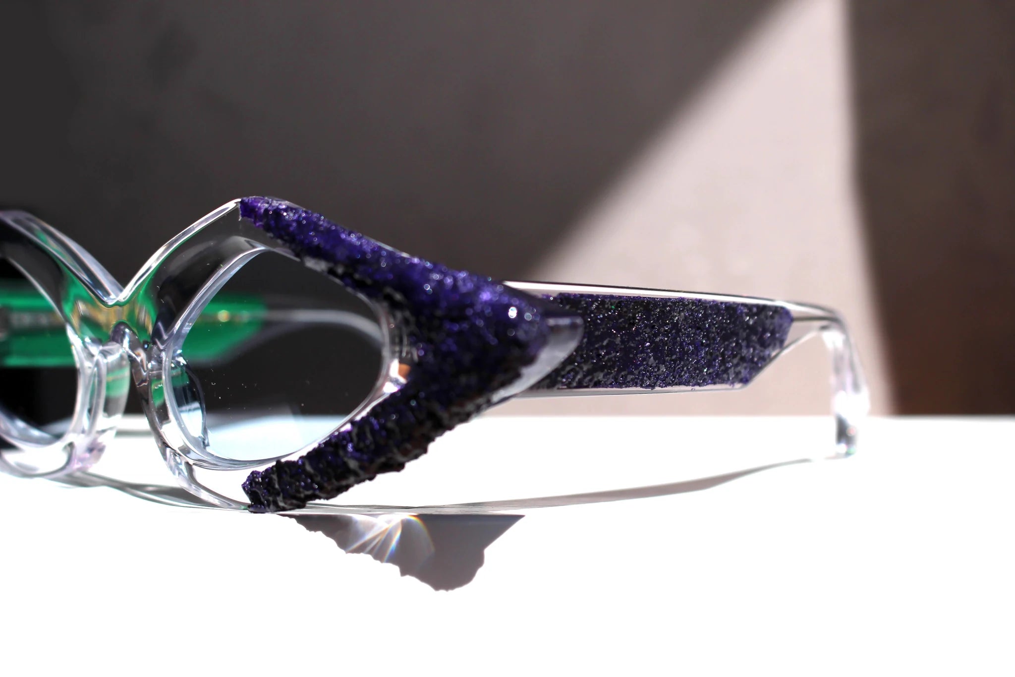 ART VIOLET GREEN MATTER occhiale con installazione d'arte - CLARISSA OLIVERIO ART TO WEAR - CLARISSA OLIVERIO ART TO WEAR