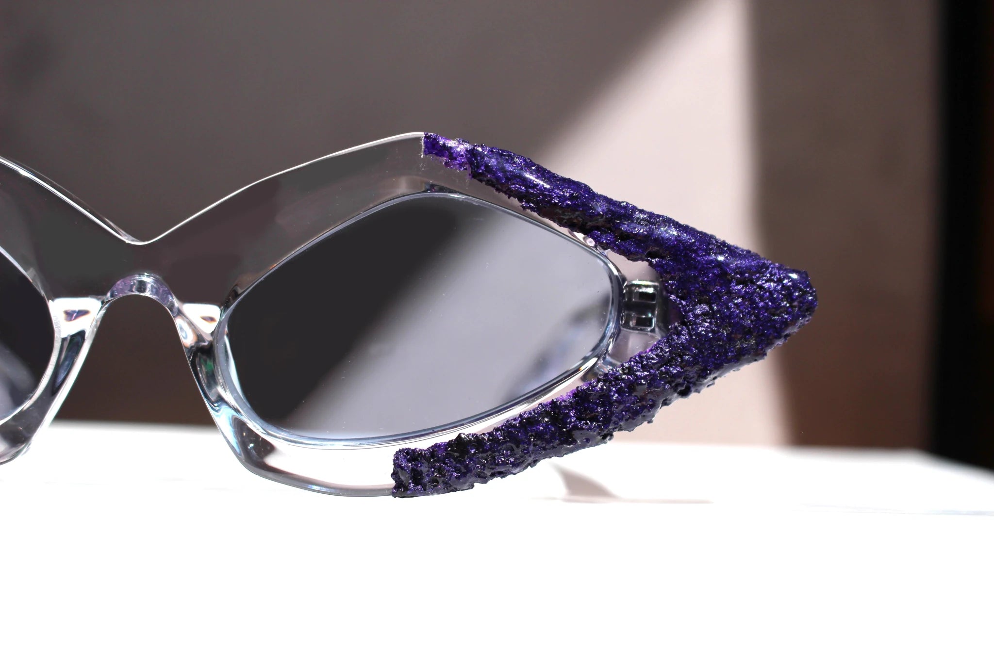 ART VIOLET GREEN MATTER occhiale con installazione d'arte - CLARISSA OLIVERIO ART TO WEAR - CLARISSA OLIVERIO ART TO WEAR