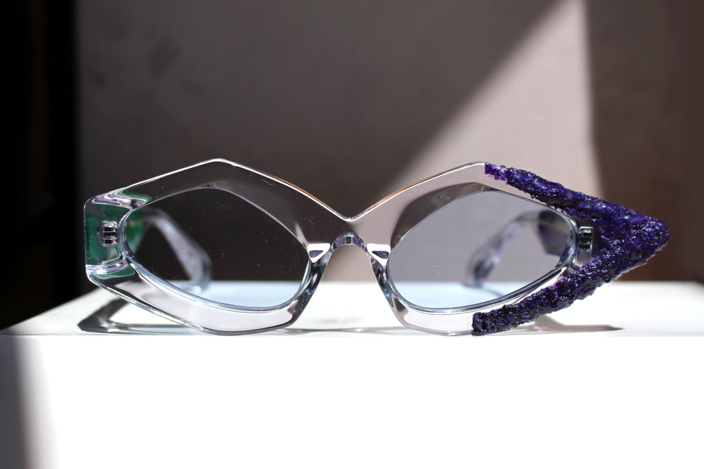 ART VIOLET GREEN MATTER occhiale con installazione d'arte - CLARISSA OLIVERIO ART TO WEAR