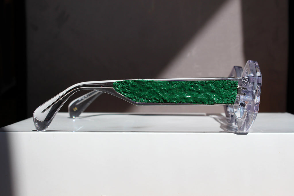 ART VIOLET GREEN MATTER occhiale con installazione d'arte - CLARISSA OLIVERIO ART TO WEAR