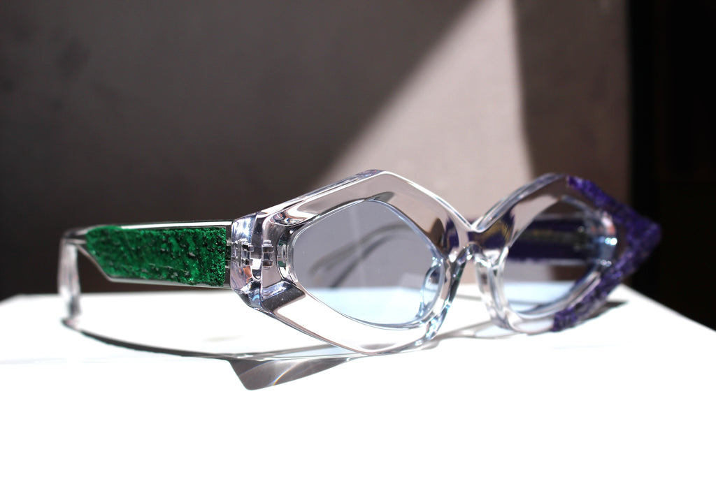 ART VIOLET GREEN MATTER occhiale con installazione d'arte - CLARISSA OLIVERIO ART TO WEAR