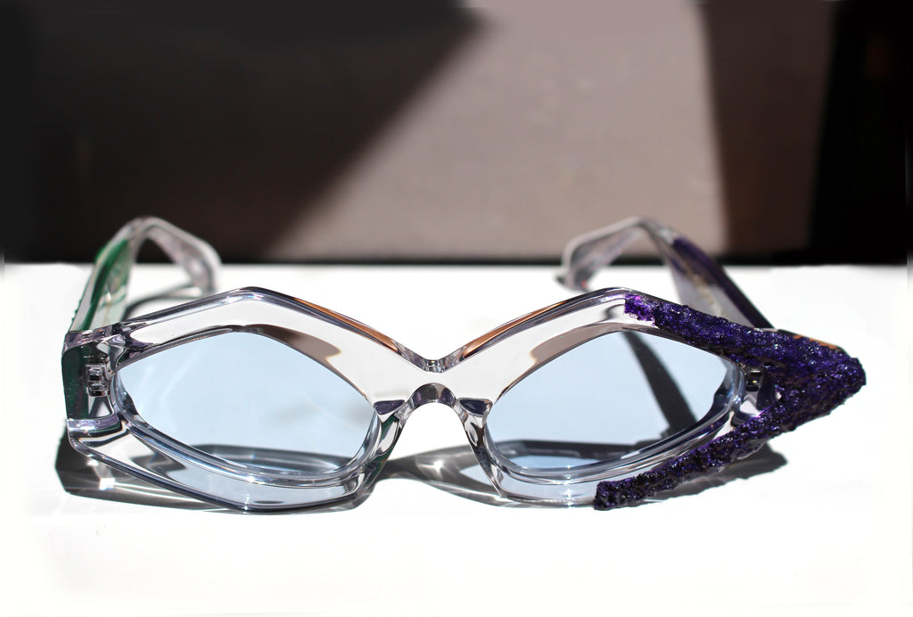 ART VIOLET GREEN MATTER occhiale con installazione d'arte - CLARISSA OLIVERIO ART TO WEAR