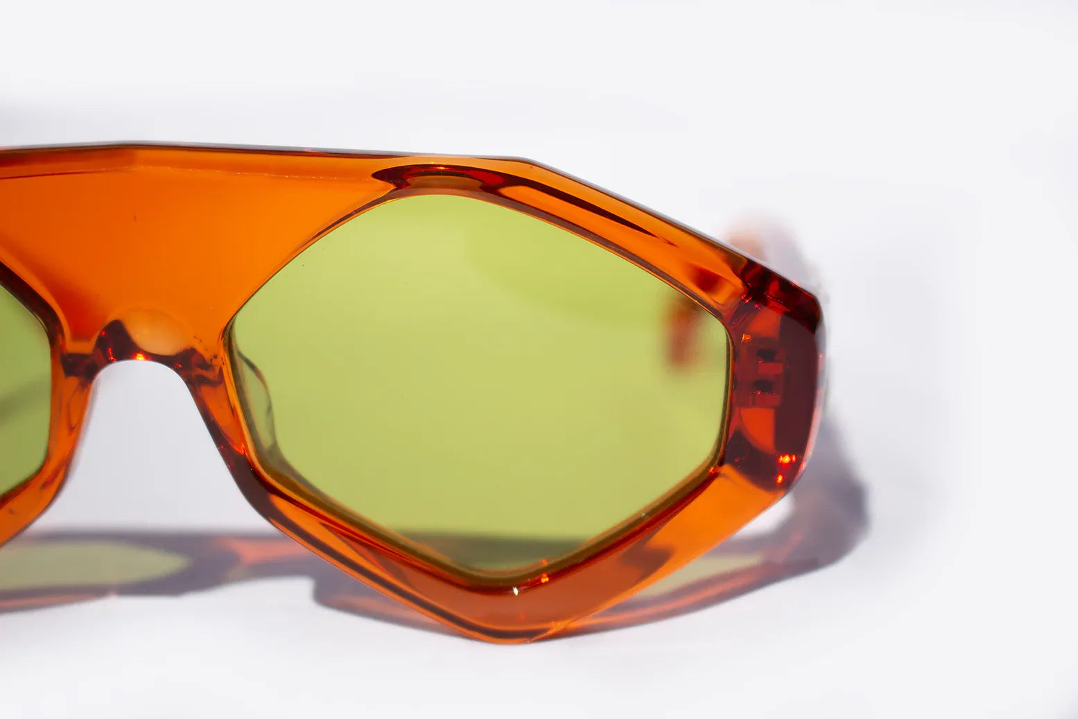 Vista laterale occhiali Marzocco 3.0 arancione eyewear contemporaneo made in Italy