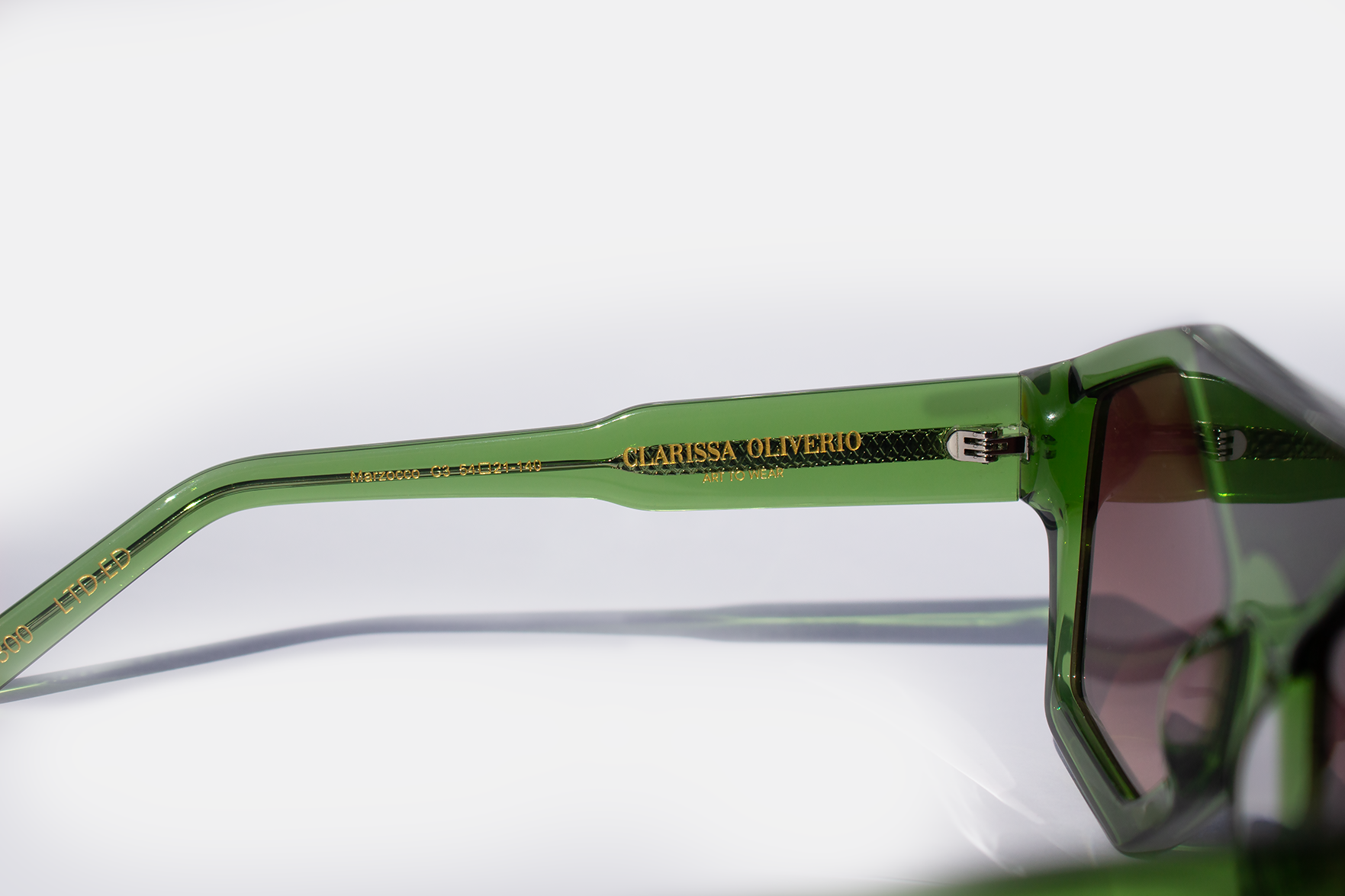 Dettaglio interno asta occhiali Marzocco acetato verde premium, occhiali artigianali - design italiano