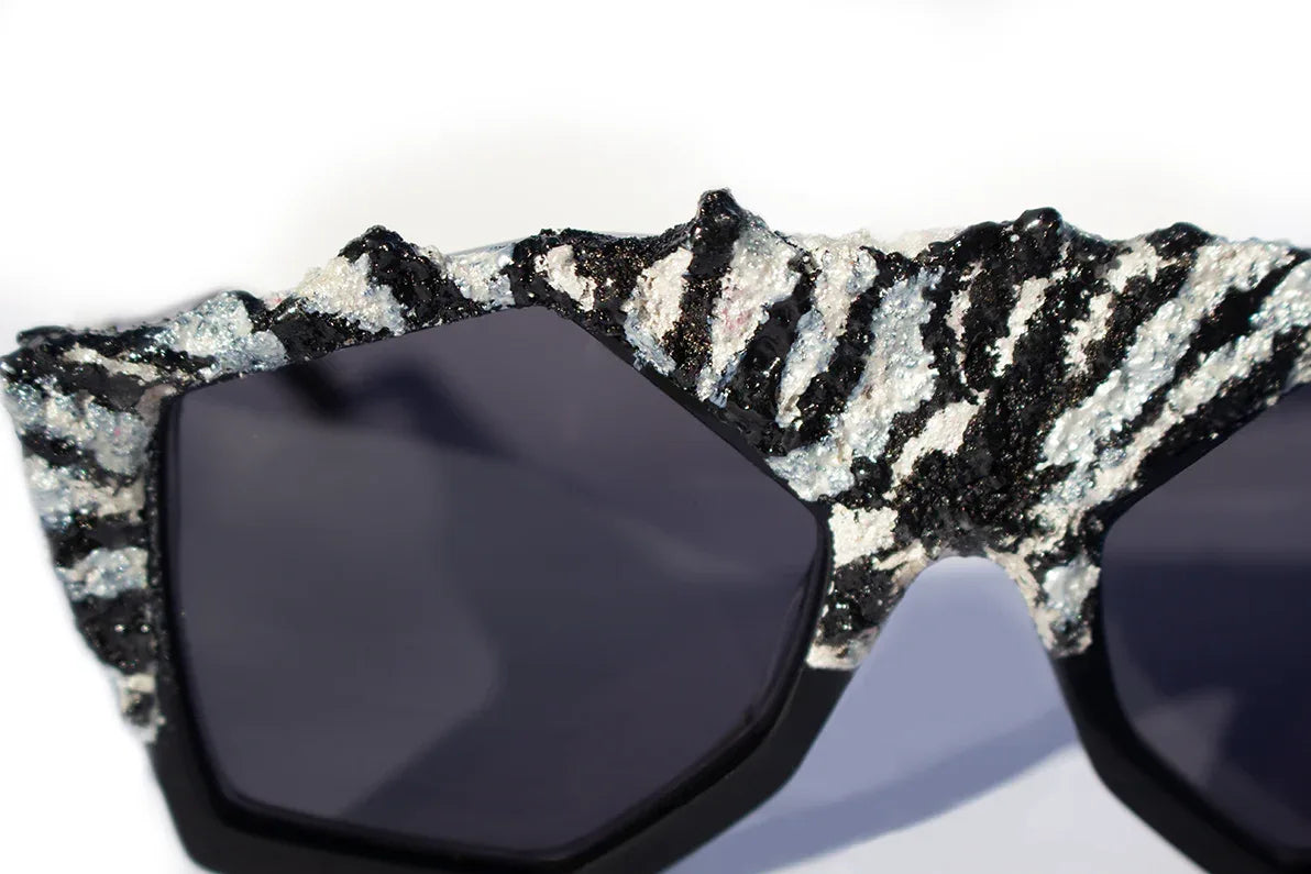 Dettaglio montatura Art Wild Zebra acetato italiano design esclusivo