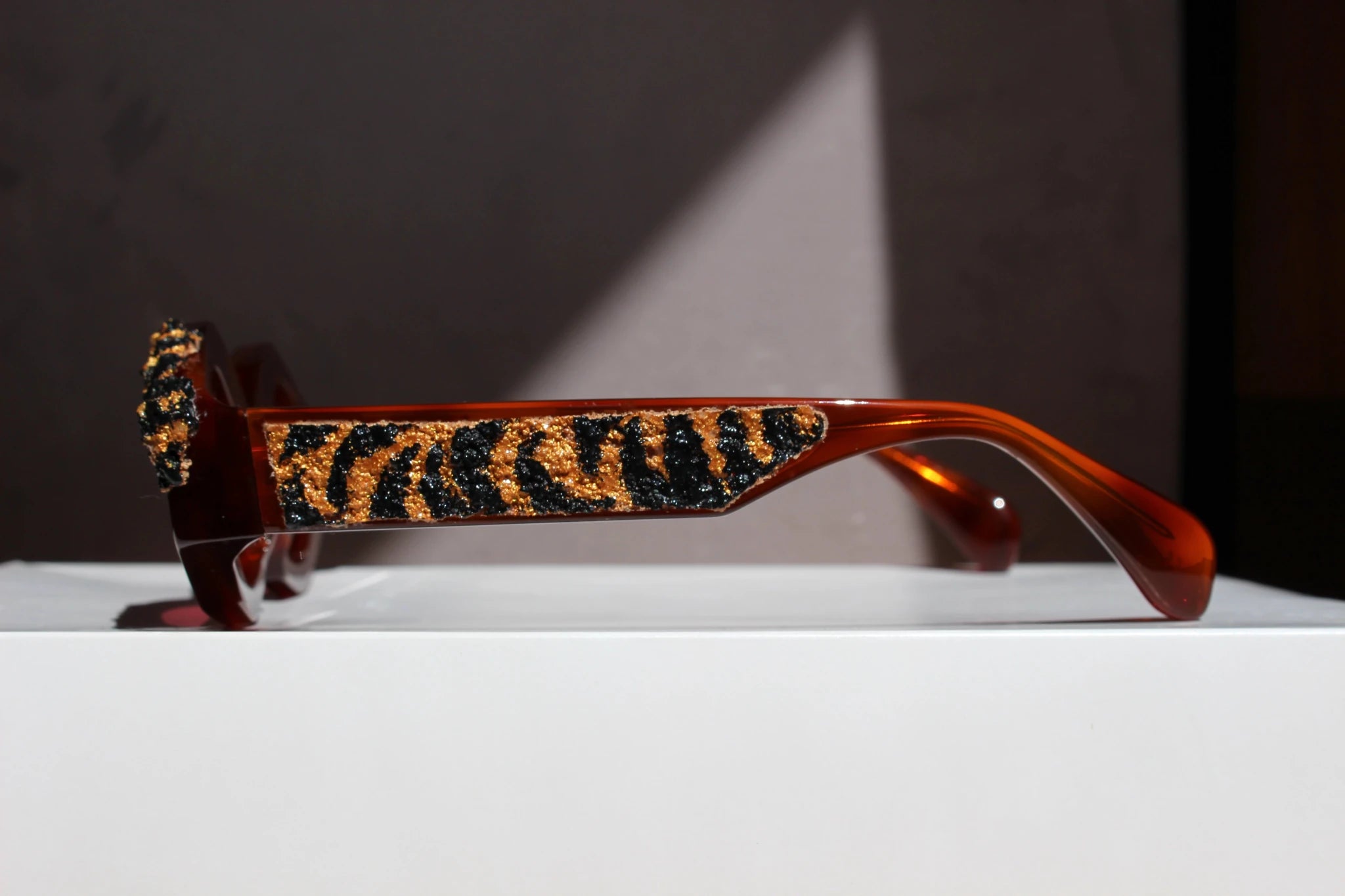 ROMA ART TIGER occhiale con installazione d'arte - CLARISSA OLIVERIO ART TO WEAR - CLARISSA OLIVERIO ART TO WEAR