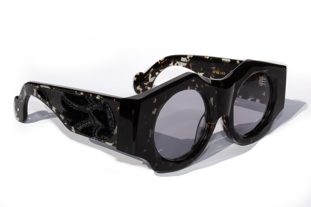 Vista laterale asta inserto velluto fiorentino occhiali da sole Spike Lee avana, montatura rotonda in acetato italiano premium