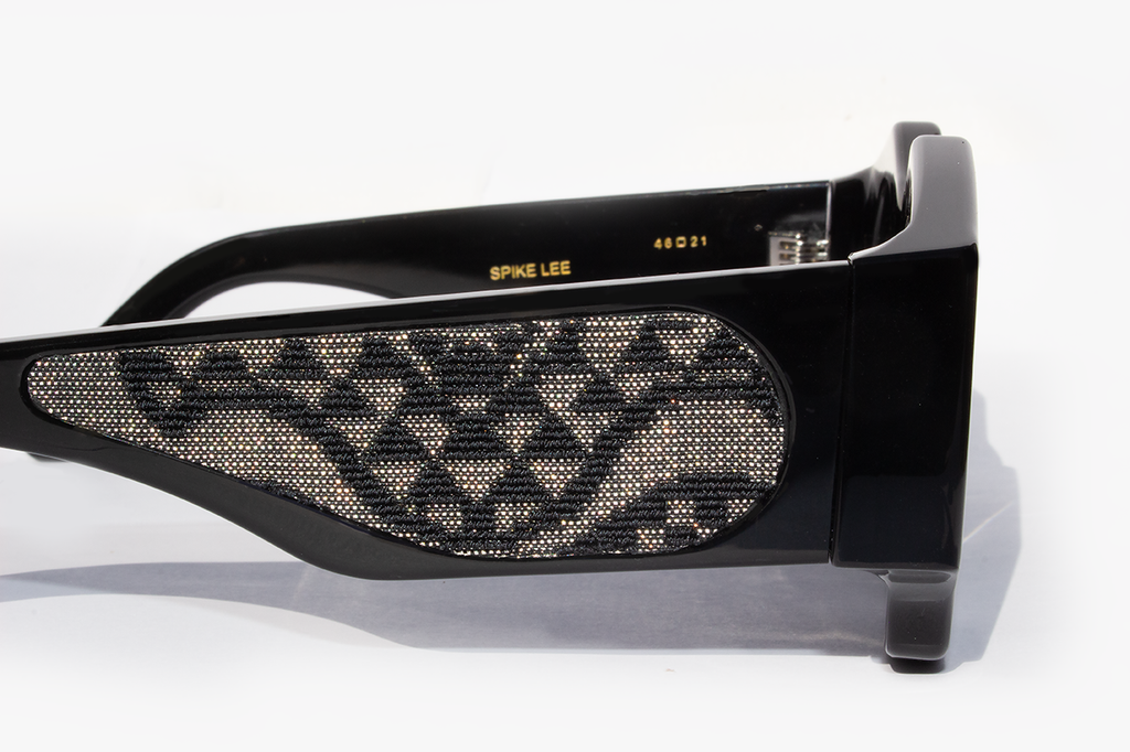 Dettaglio laterale asta occhiali da sole Spike Lee nero, inserto velluto fiorentino, montatura rotonda in acetato italiano premium